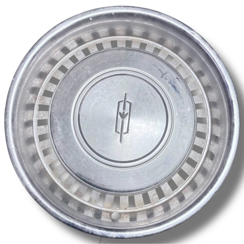 Oldsmobile Delta One genuine 1977 to 1979 88 15 inch hubcap wheel cover